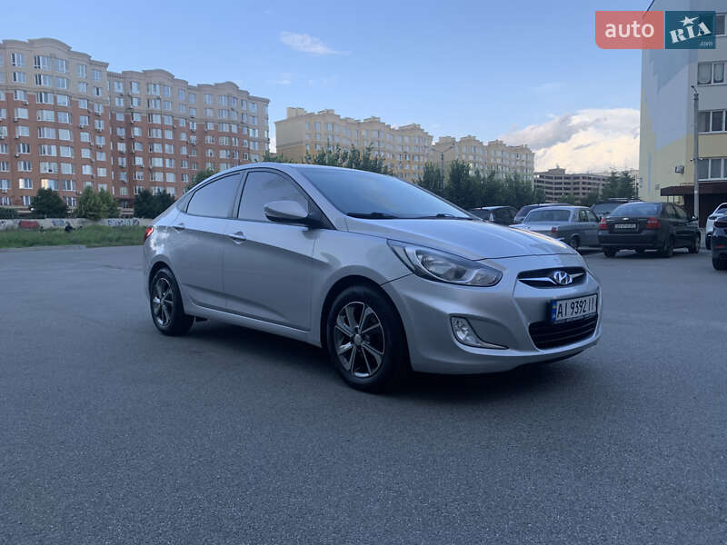 Hyundai Accent 2012