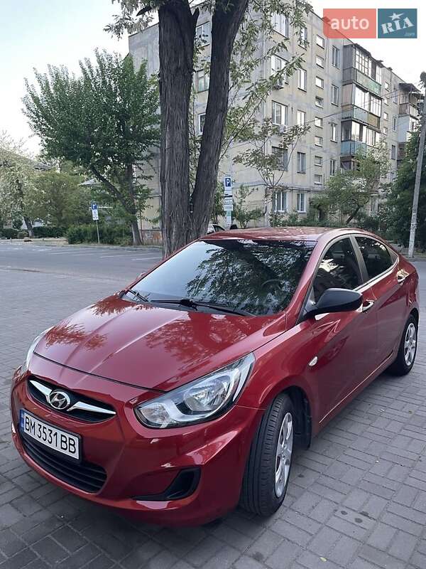 Hyundai Accent 2013