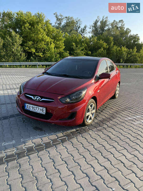 Седан Hyundai Accent 2013 в 