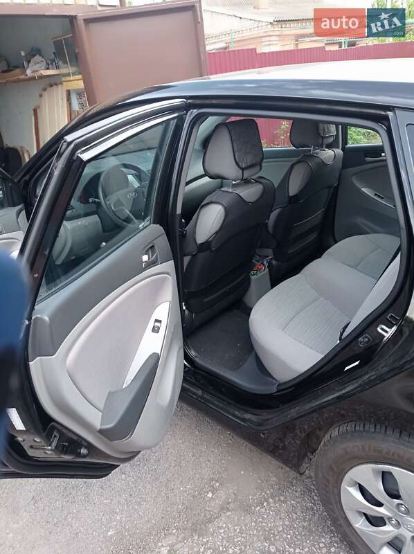 Хетчбек Hyundai Accent 2016 в Кривому Розі