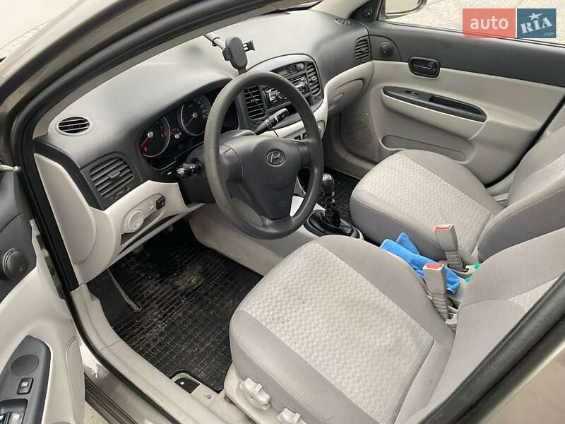 Седан Hyundai Accent 2010 в Днепре