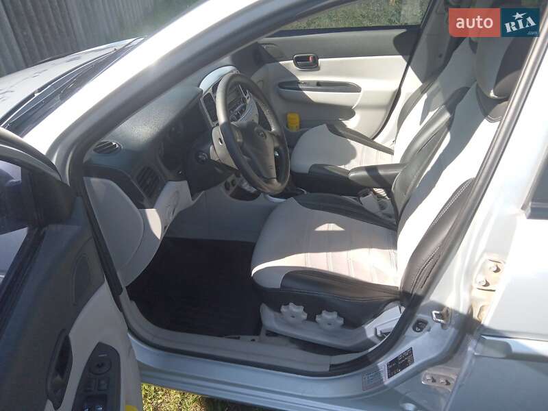 Седан Hyundai Accent 2008 в Варві