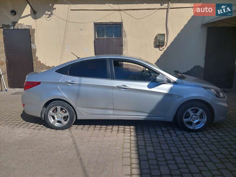 Седан Hyundai Accent 2011 в Львове