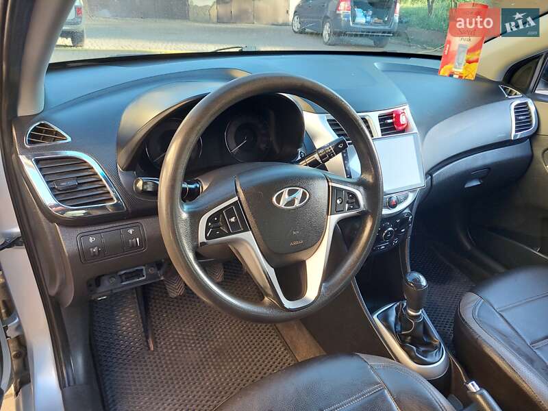 Седан Hyundai Accent 2011 в Львове