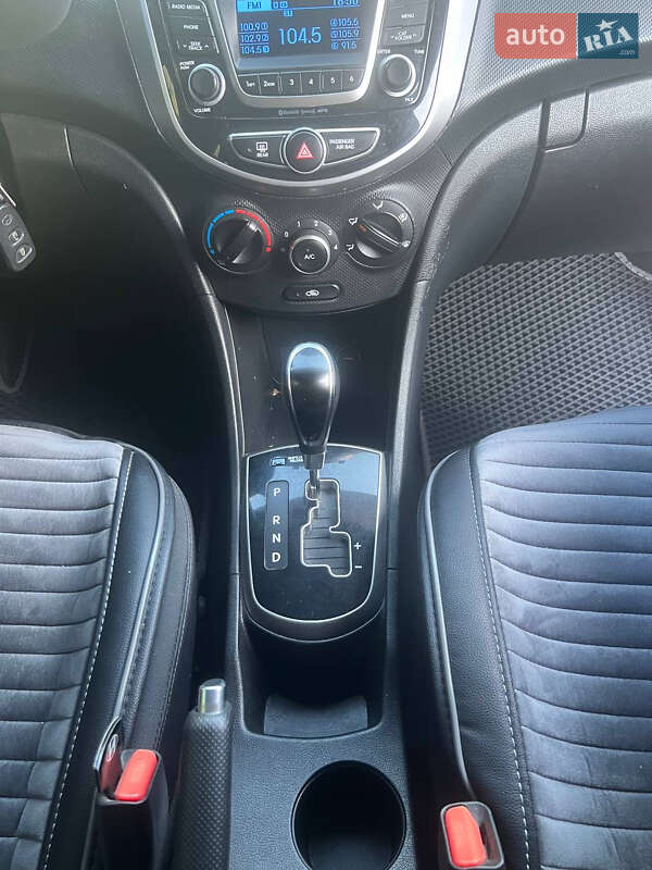 Хетчбек Hyundai Accent 2015 в Первомайську