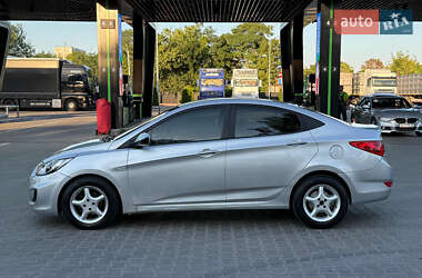 Седан Hyundai Accent 2011 в 