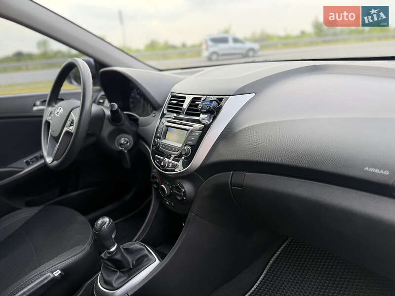 Седан Hyundai Accent 2019 в Днепре