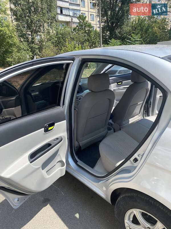 Седан Hyundai Accent 2008 в Днепре