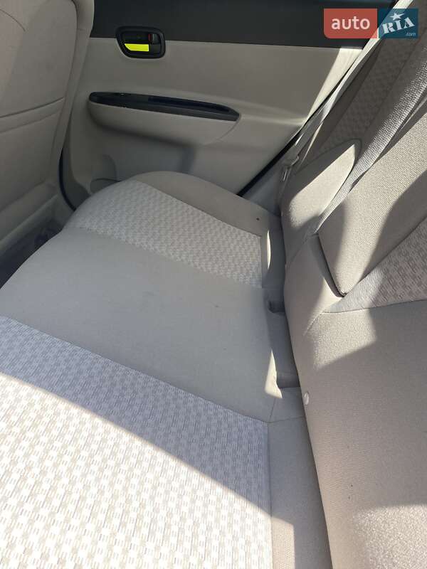 Седан Hyundai Accent 2008 в Днепре