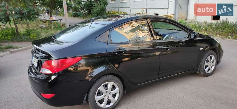 Седан Hyundai Accent 2012 в Змиеве
