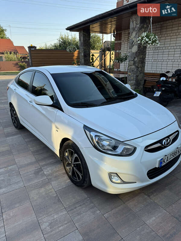 Седан Hyundai Accent 2012 в Оржиці