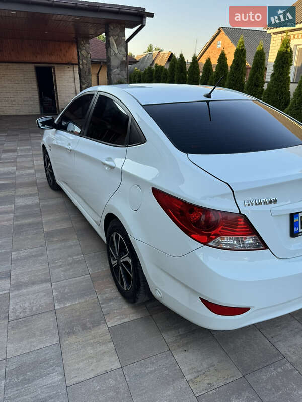 Седан Hyundai Accent 2012 в Оржиці