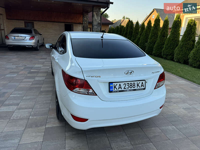 Седан Hyundai Accent 2012 в Оржиці