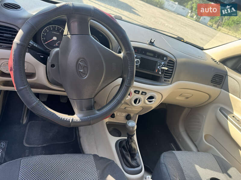 Седан Hyundai Accent 2008 в Доброполье