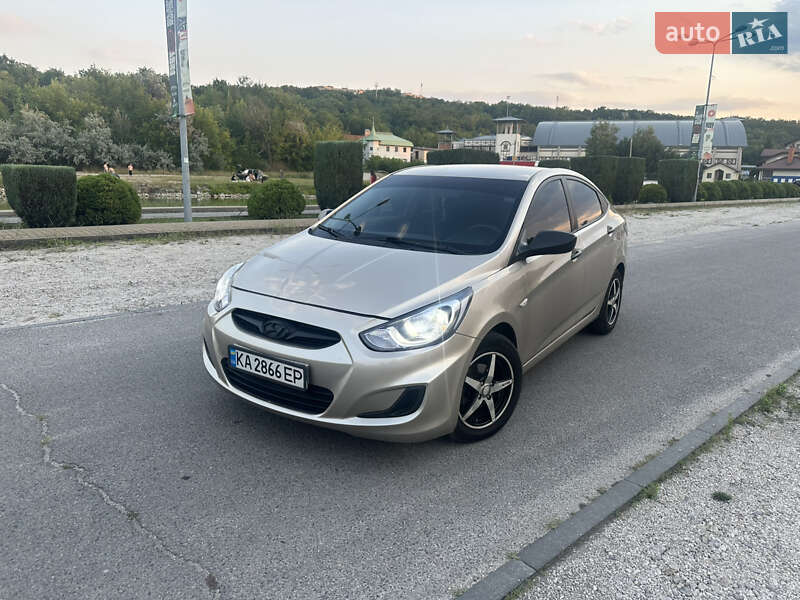 Седан Hyundai Accent 2011 в 