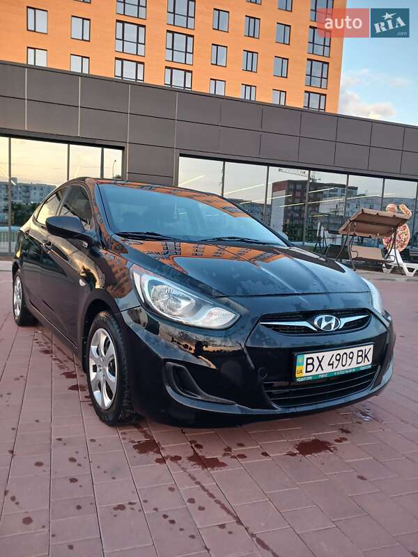 Седан Hyundai Accent 2013 в Нетешине
