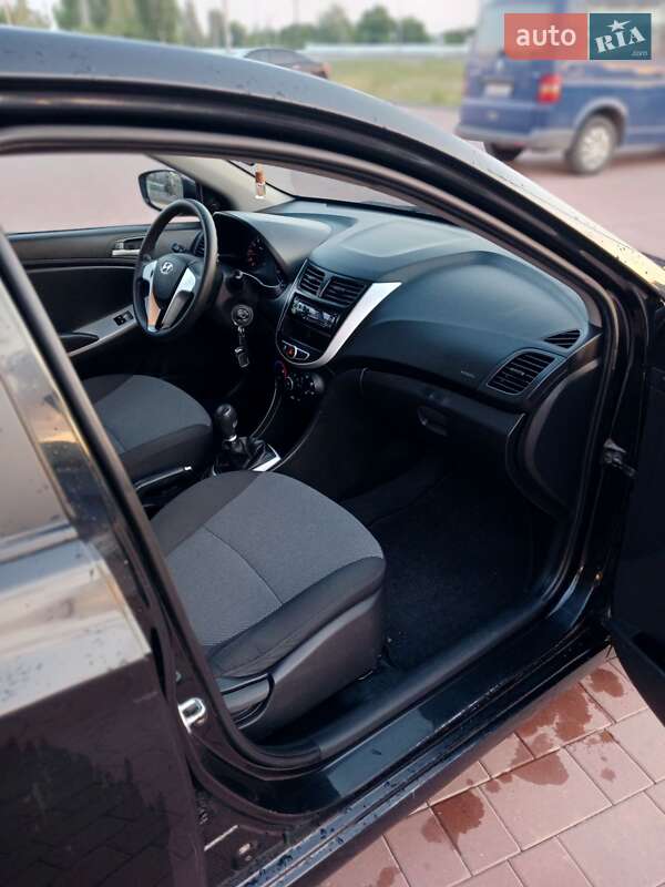 Седан Hyundai Accent 2013 в Нетешине