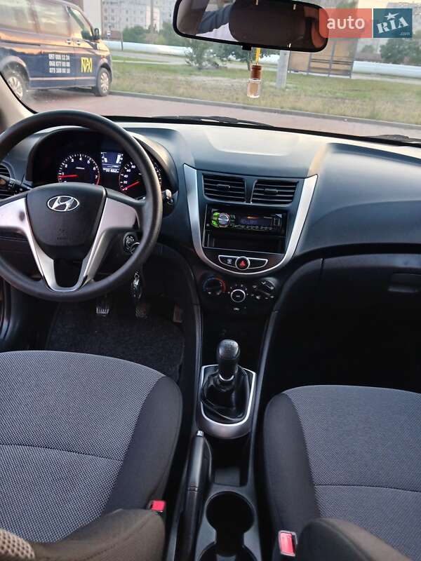Седан Hyundai Accent 2013 в Нетешине