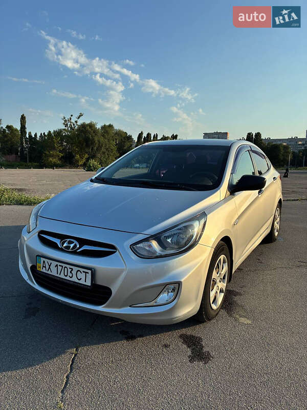 Hyundai Accent 2012