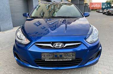 Хэтчбек Hyundai Accent 2015 в 