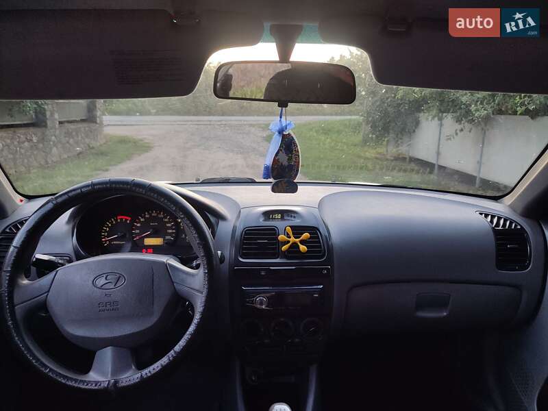 Седан Hyundai Accent 2004 в Баре