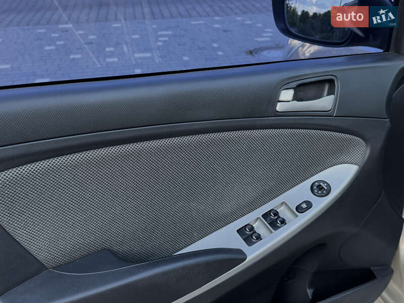 Седан Hyundai Accent 2013 в Одессе