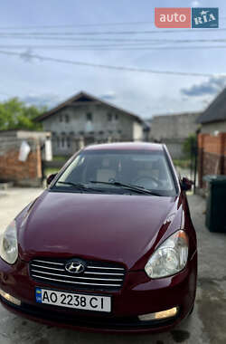 Седан Hyundai Accent 2012 в Сваляве