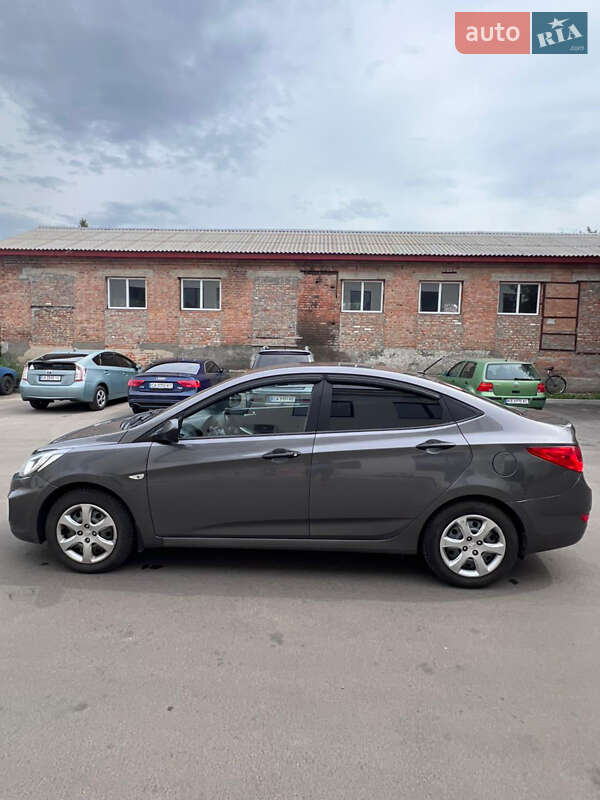 Hyundai Accent 2013