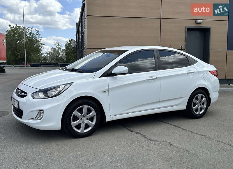 Hyundai Accent 2013