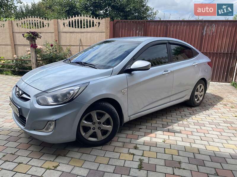 Hyundai Accent 2012