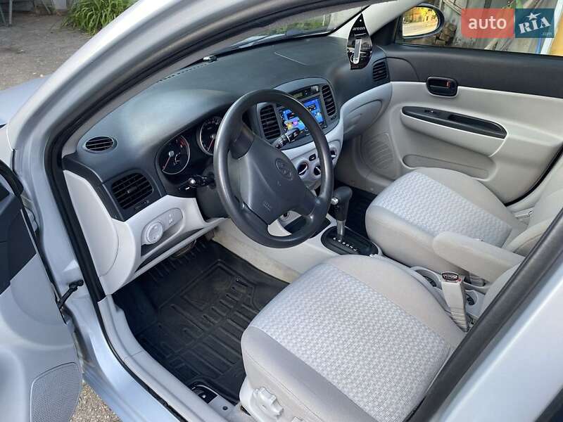 Седан Hyundai Accent 2008 в Путивле
