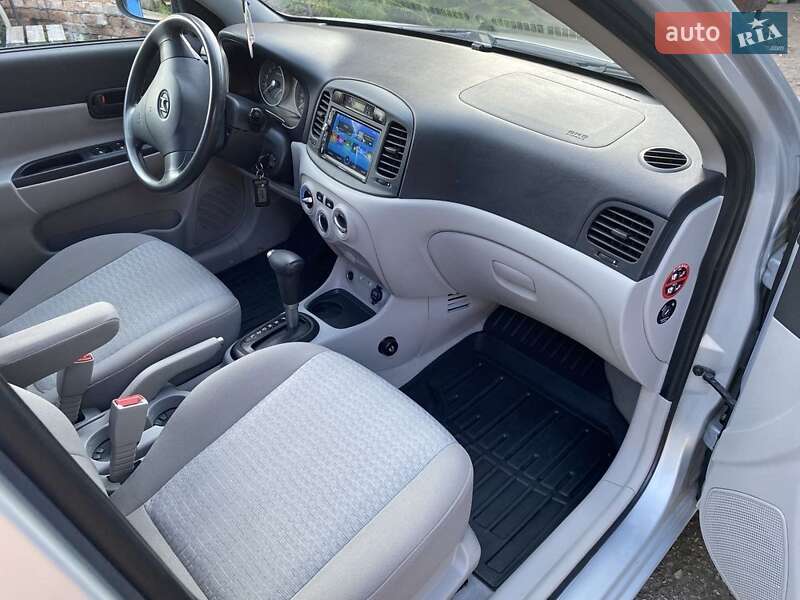 Седан Hyundai Accent 2008 в Путивле