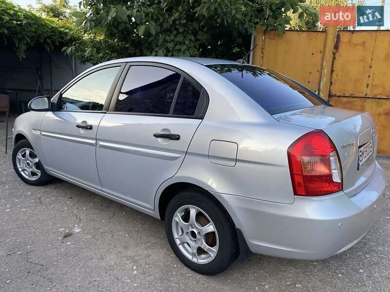 Седан Hyundai Accent 2008 в Путивле
