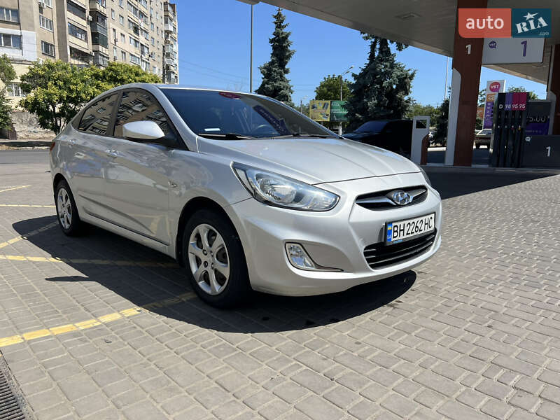 Hyundai Accent 2012