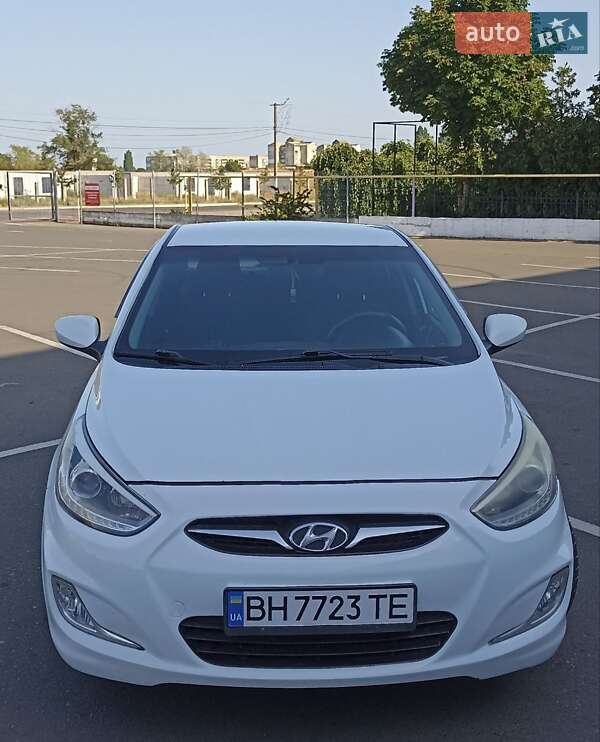 Hyundai Accent 2013