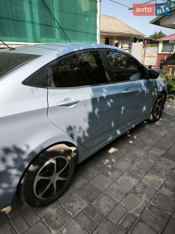 Седан Hyundai Accent 2011 в Павлограді