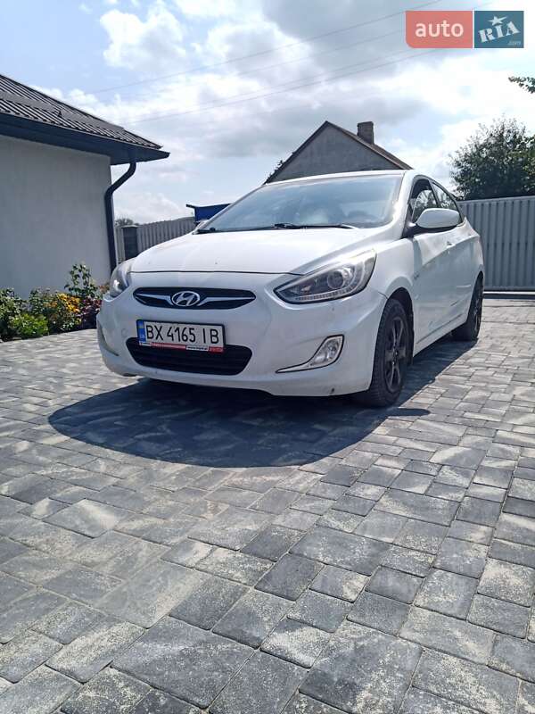 Седан Hyundai Accent 2013 в Остроге фото Седан Hyundai Accent 2013 в Остроге