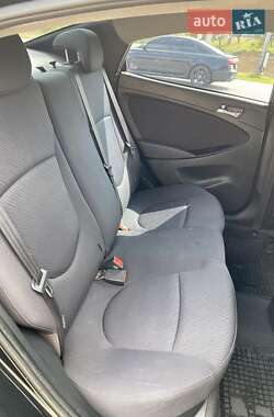 Седан Hyundai Accent 2013 в  фото 10 Седан Hyundai Accent 2013 в