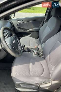 Седан Hyundai Accent 2013 в  фото 14 Седан Hyundai Accent 2013 в