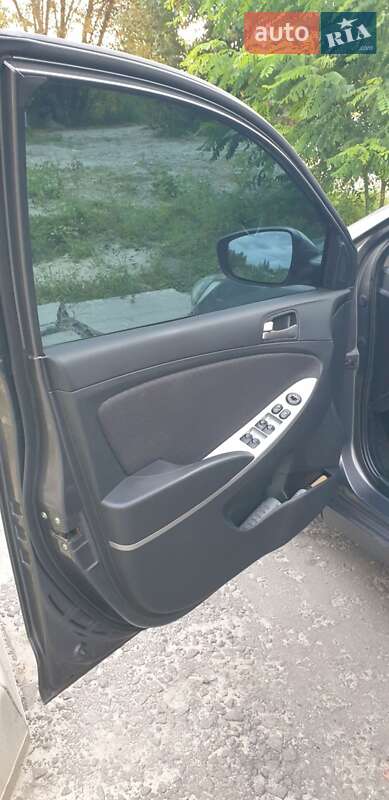 Хетчбек Hyundai Accent 2012 в Києві фото 14 Хетчбек Hyundai Accent 2012 в Києві