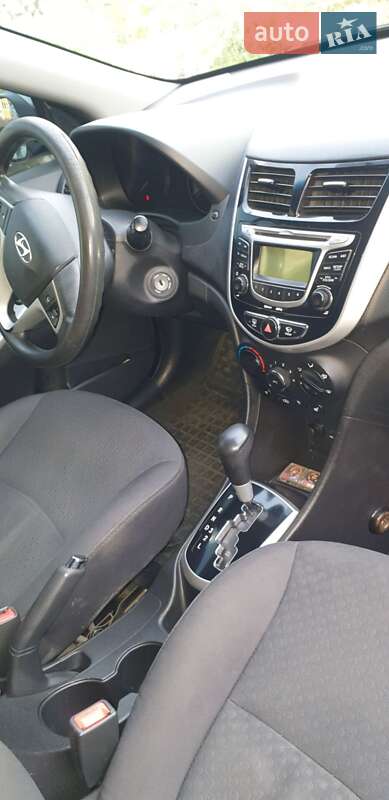 Хетчбек Hyundai Accent 2012 в Києві фото 29 Хетчбек Hyundai Accent 2012 в Києві