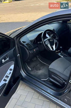 Седан Hyundai Accent 2013 в 