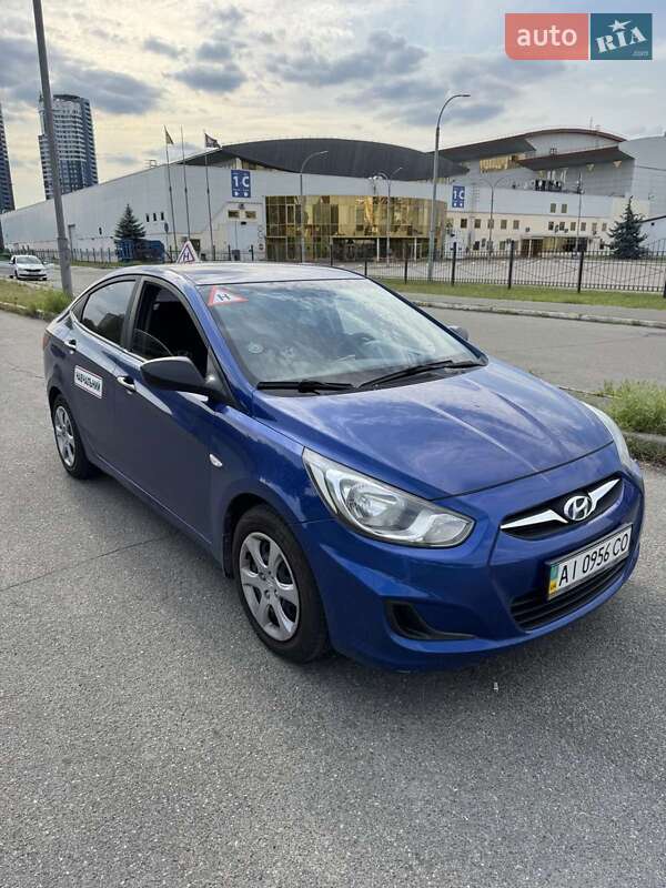 Hyundai Accent 2011