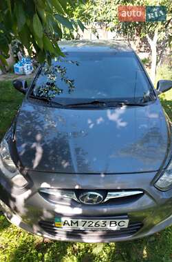 Седан Hyundai Accent 2011 в Корнине