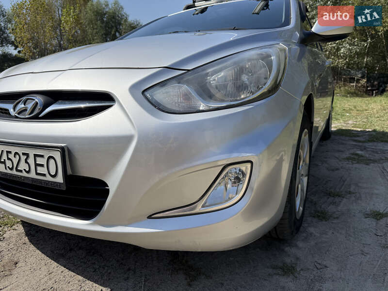 Хэтчбек Hyundai Accent 2013 в Киеве