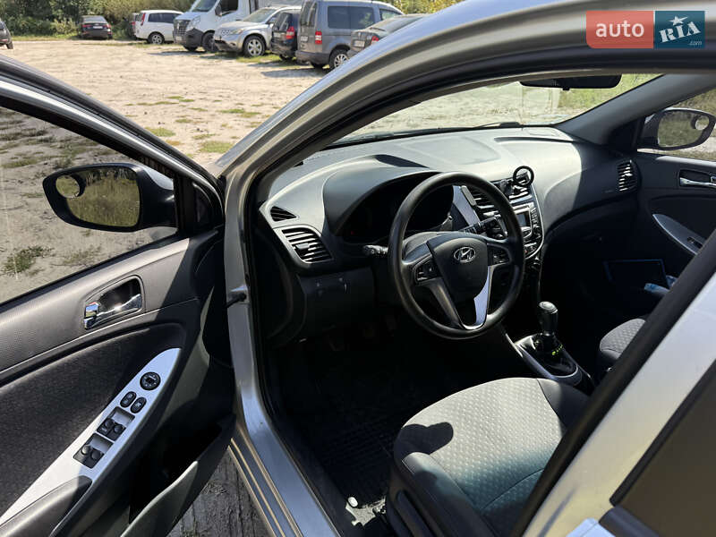 Хэтчбек Hyundai Accent 2013 в Киеве