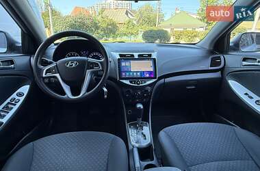 Хэтчбек Hyundai Accent 2012 в 