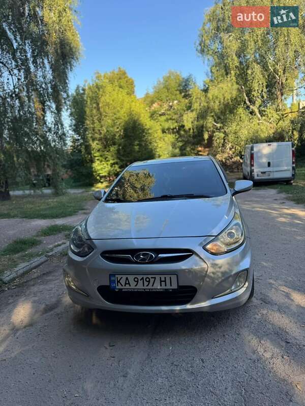 Hyundai Accent 2012 Hyundai Accent 2012