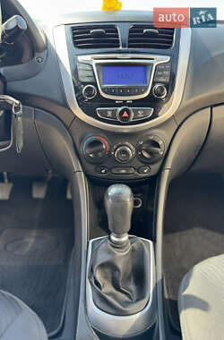 Седан Hyundai Accent 2013 в  фото 16 Седан Hyundai Accent 2013 в