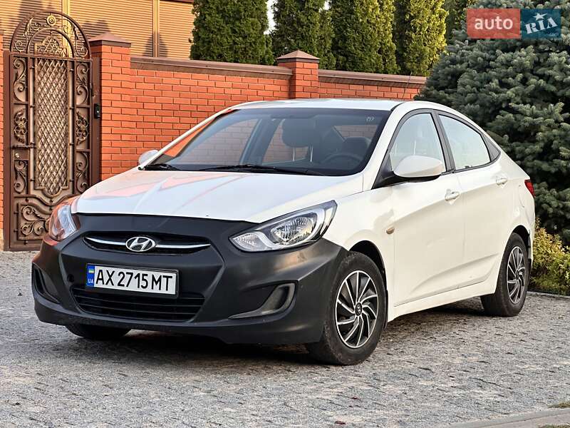 Hyundai Accent 2015